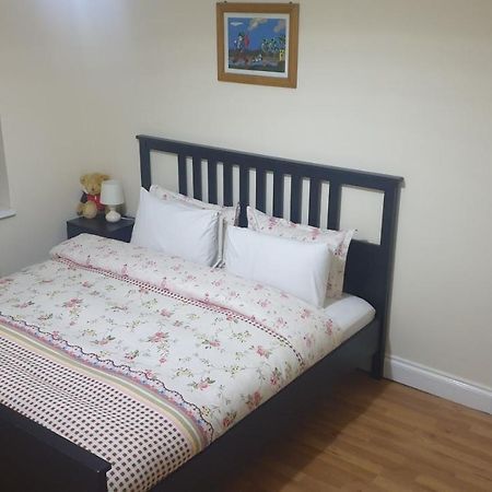 Ferienwohnung Guess Bungalow Wembley London Exterior foto