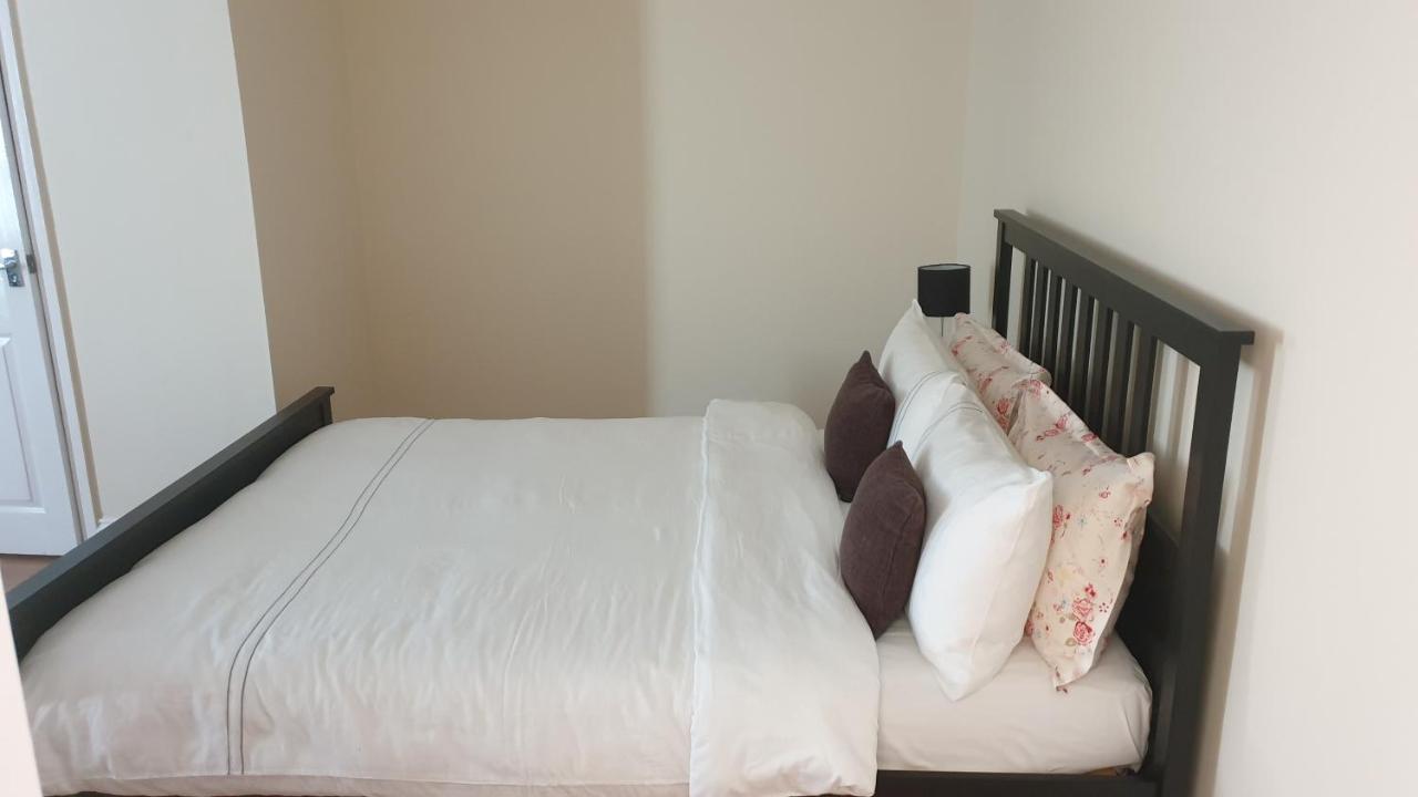 Ferienwohnung Guess Bungalow Wembley London Exterior foto