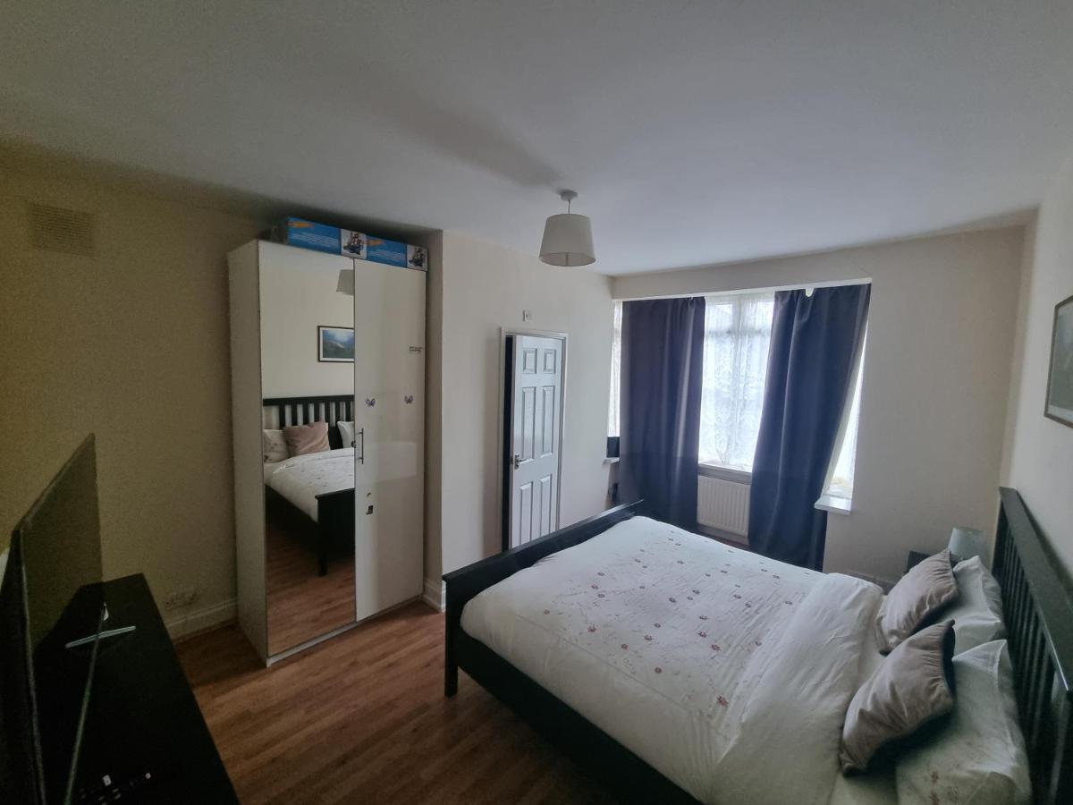 Ferienwohnung Guess Bungalow Wembley London Exterior foto