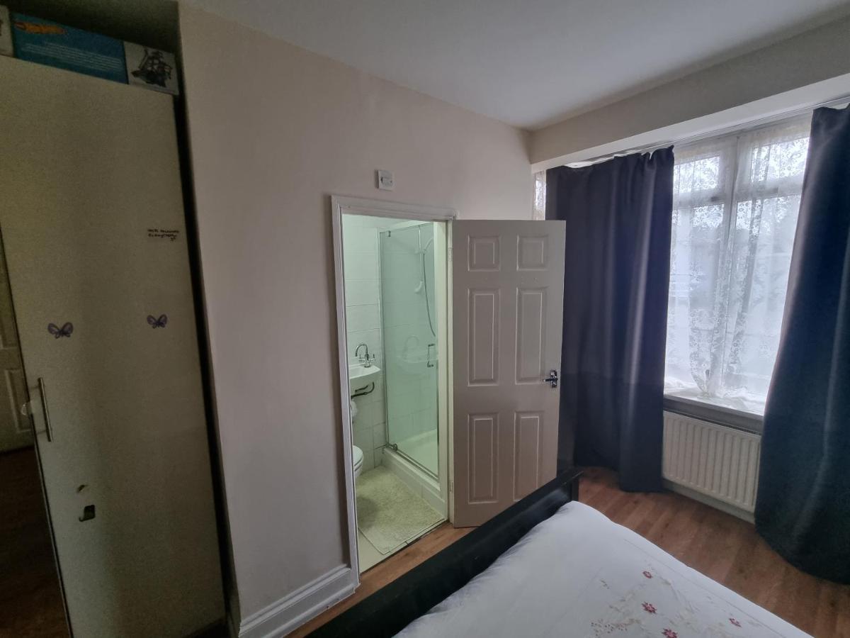 Ferienwohnung Guess Bungalow Wembley London Exterior foto